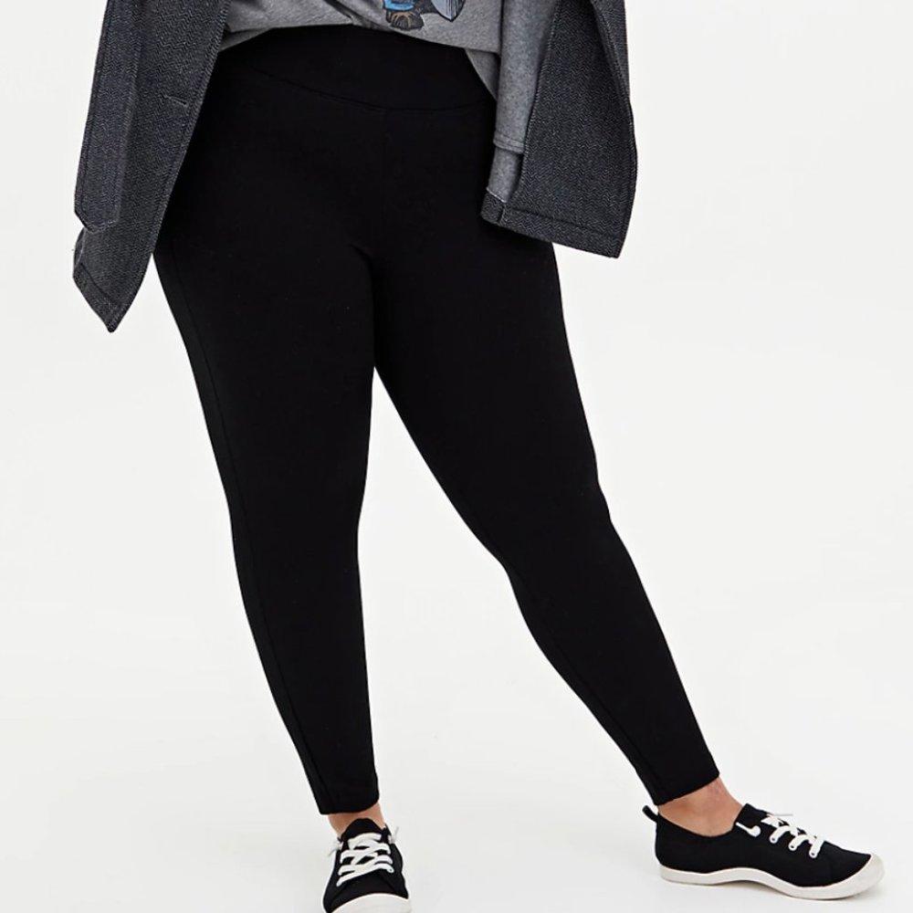 Torrid Studio Ponte Slim Fix Pixie Pant 4x Short